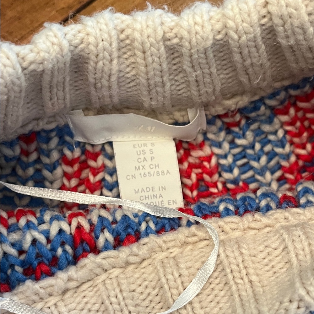 H&M Cream Sweater with Red and Blue Pattern - Picture 2 of 10